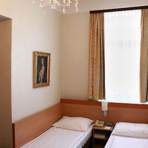 Economy Zimmer mit zwei Einzelbetten